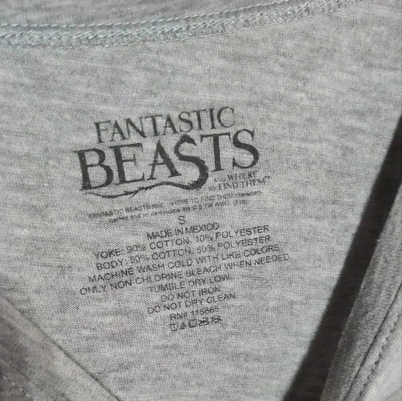 Fantastic Beasts Tshirt Black and Grey ringed sleeve jersey sz S - Picture 3 of 3